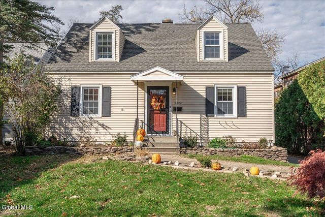 2329 Niskayuna Drive, Niskayuna, NY 12309