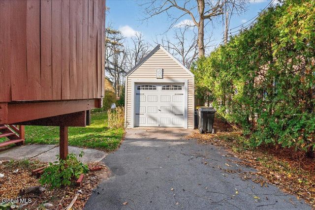 2329 Niskayuna Drive, Niskayuna, NY 12309