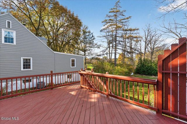 2329 Niskayuna Drive, Niskayuna, NY 12309