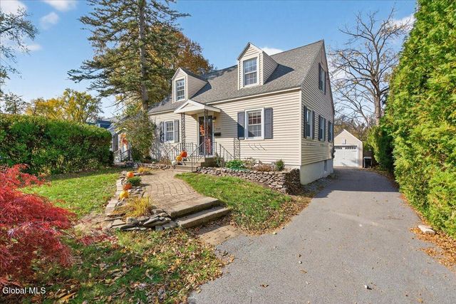 2329 Niskayuna Drive, Niskayuna, NY 12309