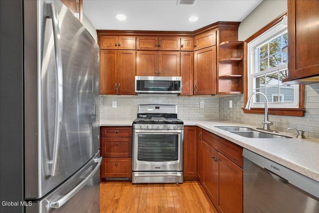 2329 Niskayuna Drive, Niskayuna, NY 12309