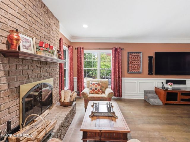 32 Wesley Court, Eatontown, NJ 07724