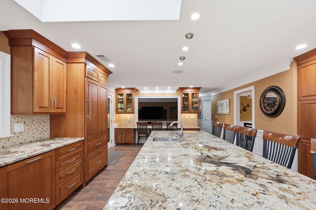 32 Wesley Court, Eatontown, NJ 07724