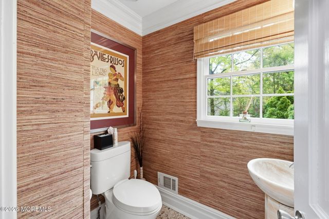32 Wesley Court, Eatontown, NJ 07724