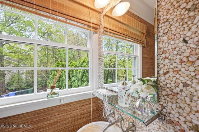 32 Wesley Court, Eatontown, NJ 07724