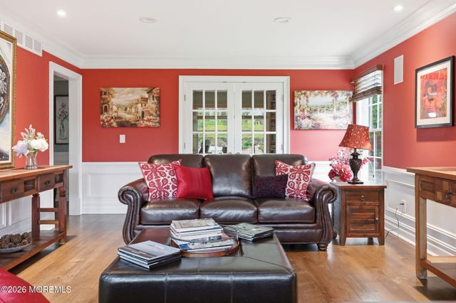 32 Wesley Court, Eatontown, NJ 07724