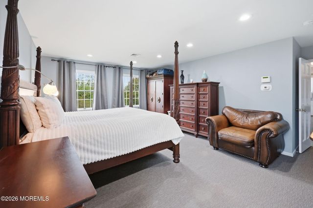 32 Wesley Court, Eatontown, NJ 07724