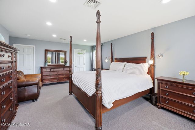 32 Wesley Court, Eatontown, NJ 07724