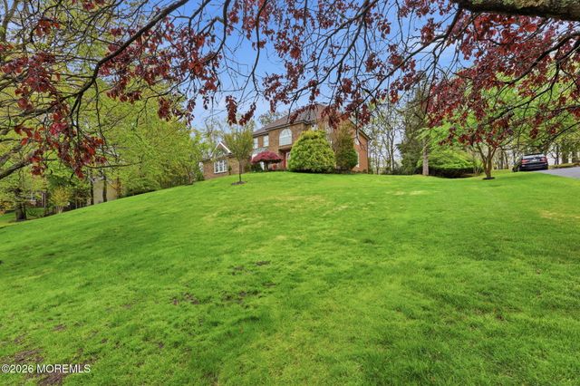 32 Wesley Court, Eatontown, NJ 07724