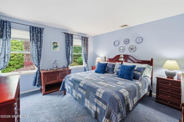 32 Wesley Court, Eatontown, NJ 07724