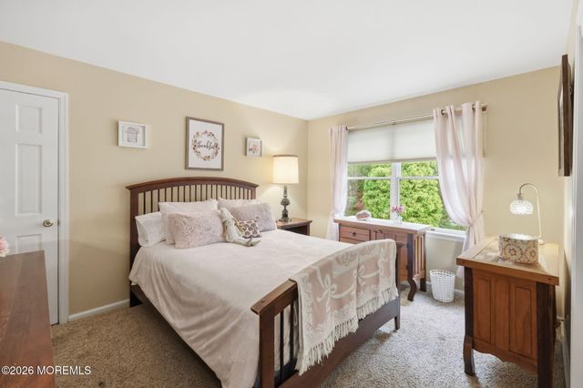 32 Wesley Court, Eatontown, NJ 07724