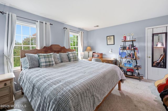 32 Wesley Court, Eatontown, NJ 07724