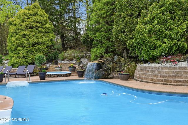 32 Wesley Court, Eatontown, NJ 07724