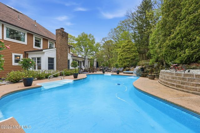 32 Wesley Court, Eatontown, NJ 07724
