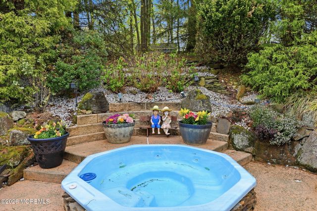 32 Wesley Court, Eatontown, NJ 07724