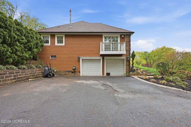 32 Wesley Court, Eatontown, NJ 07724