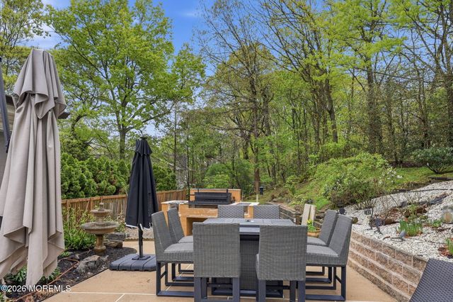 32 Wesley Court, Eatontown, NJ 07724