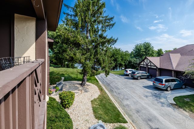 1717 Lakecliffe Drive C, Wheaton, IL 60189