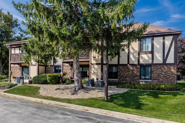 1717 Lakecliffe Drive C, Wheaton, IL 60189