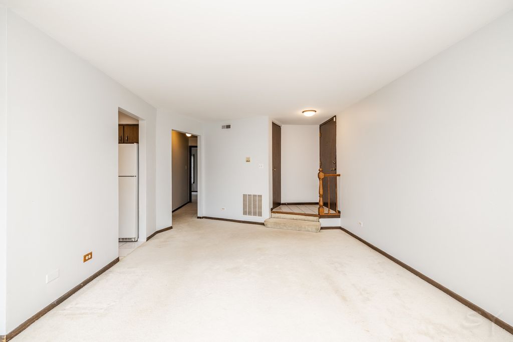 1717 Lakecliffe Drive C, Wheaton, IL 60189 — photo 2