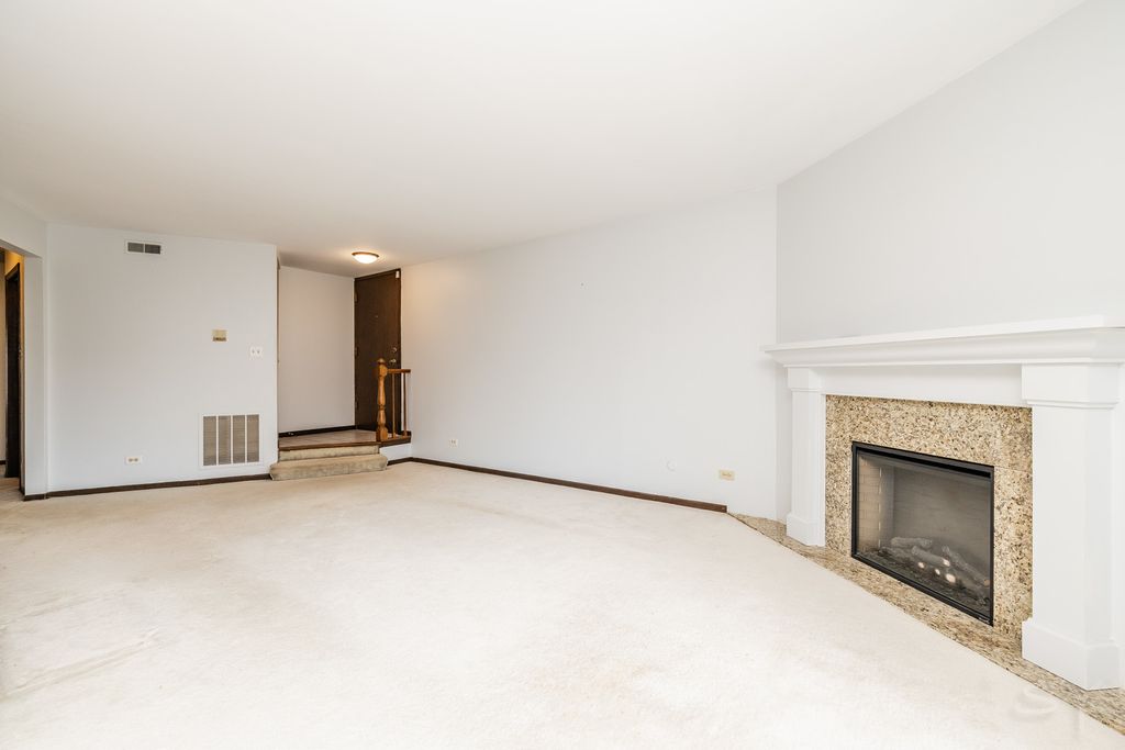 1717 Lakecliffe Drive C, Wheaton, IL 60189 — photo 3