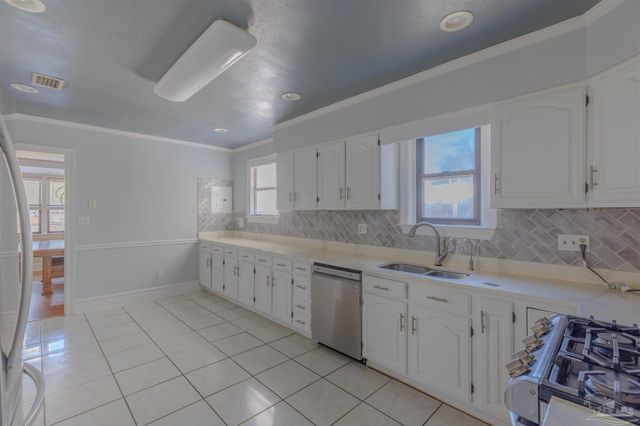 2023 E Yonge St, Pensacola, FL 32503