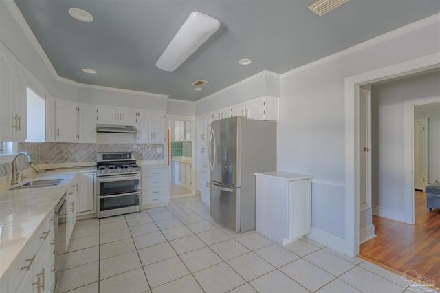 2023 E Yonge St, Pensacola, FL 32503