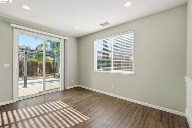 809 Bluestone Dr, Oakley, CA 94561