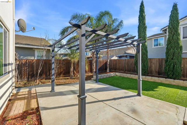 809 Bluestone Dr, Oakley, CA 94561