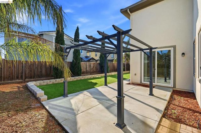 809 Bluestone Dr, Oakley, CA 94561