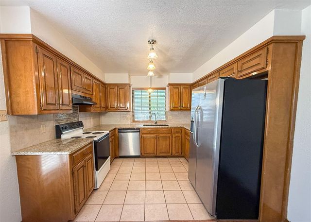 7019 N Spinnaker Lane, Oklahoma City, OK 73116