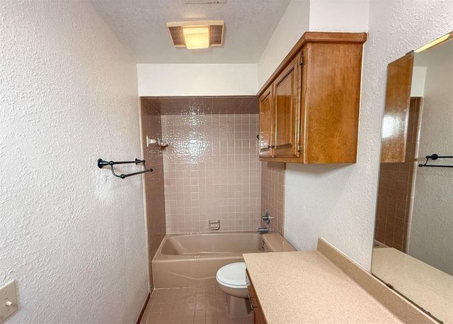 7019 N Spinnaker Lane, Oklahoma City, OK 73116
