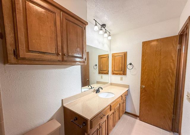 7019 N Spinnaker Lane, Oklahoma City, OK 73116