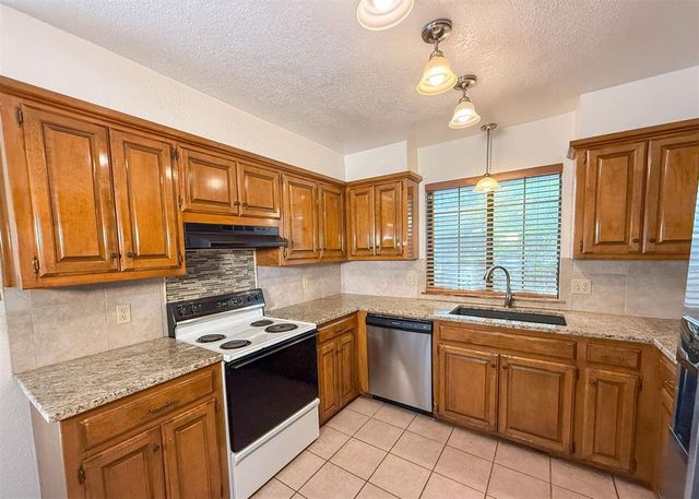 7019 N Spinnaker Lane, Oklahoma City, OK 73116