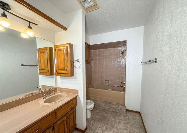 7019 N Spinnaker Lane, Oklahoma City, OK 73116