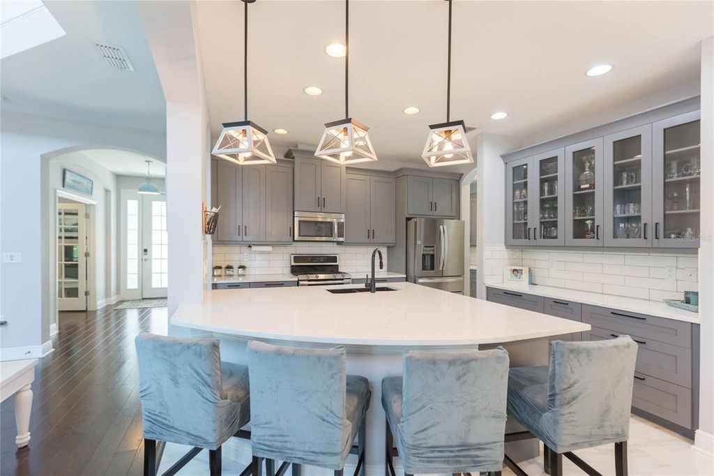 Image 13 of property listing at 20105 EAGLES LANDING WAY, Tampa, FL 33647