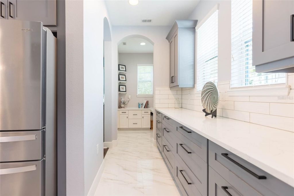 Image 17 of property listing at 20105 EAGLES LANDING WAY, Tampa, FL 33647