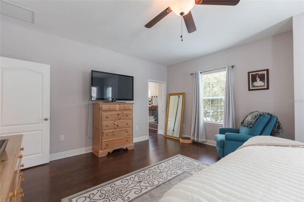 Image 27 of property listing at 20105 EAGLES LANDING WAY, Tampa, FL 33647