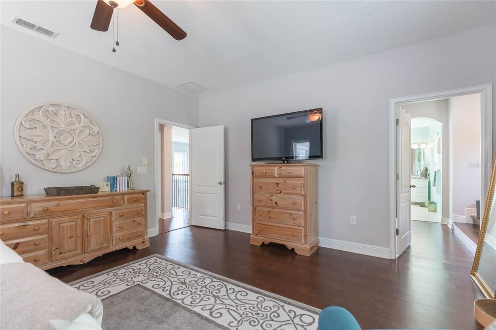 Image 28 of property listing at 20105 EAGLES LANDING WAY, Tampa, FL 33647