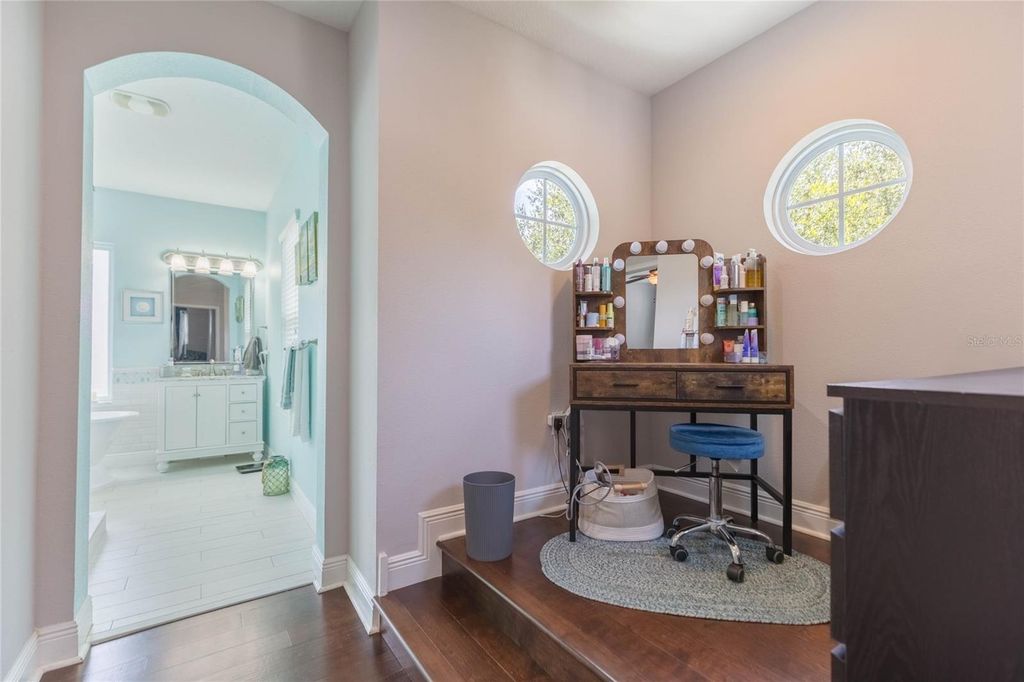 Image 29 of property listing at 20105 EAGLES LANDING WAY, Tampa, FL 33647