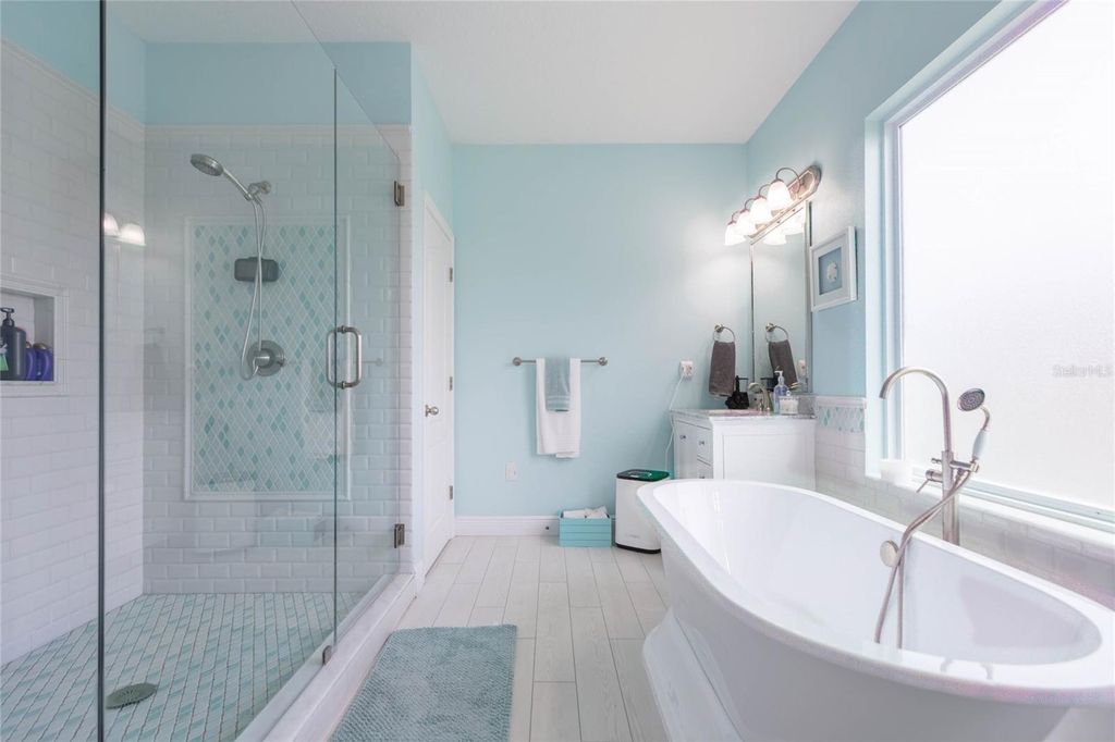 Image 31 of property listing at 20105 EAGLES LANDING WAY, Tampa, FL 33647