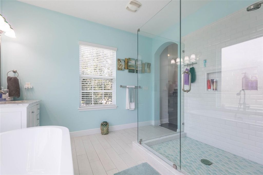 Image 32 of property listing at 20105 EAGLES LANDING WAY, Tampa, FL 33647