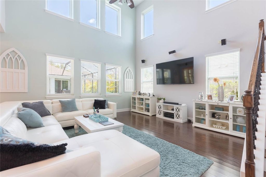 Image 9 of property listing at 20105 EAGLES LANDING WAY, Tampa, FL 33647