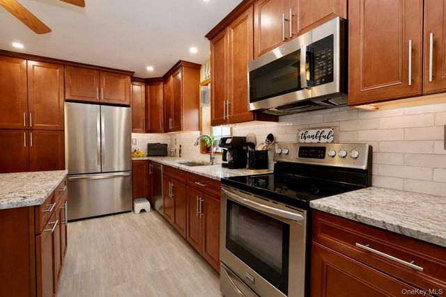 23 Snow Street, Bloomingburg, NY 12721