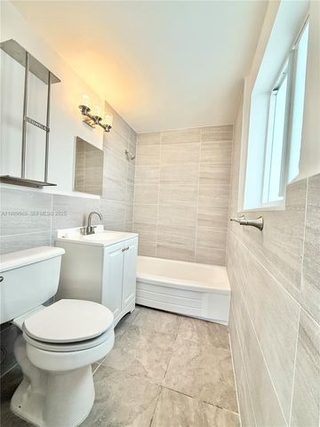 212 Phoenetia Ave 2, Coral Gables, FL 33134