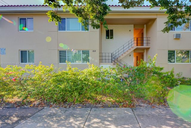 212 Phoenetia Ave 2, Coral Gables, FL 33134