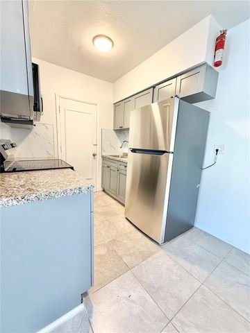 212 Phoenetia Ave 2, Coral Gables, FL 33134