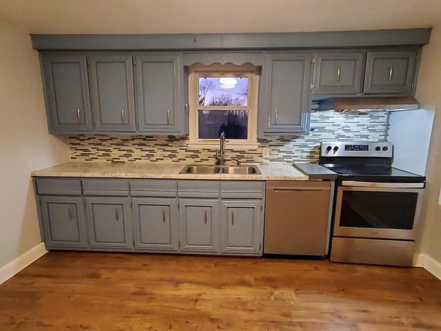 1405 S WALDEN AVENUE, Appleton, WI 54915