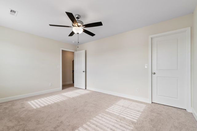 102 Loraine Way, Hurricane, WV 25526