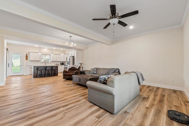 102 Loraine Way, Hurricane, WV 25526